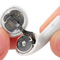 Cấu trúc bên trong tai nghe AirPods 5 với viên pin gắn liền khối driver