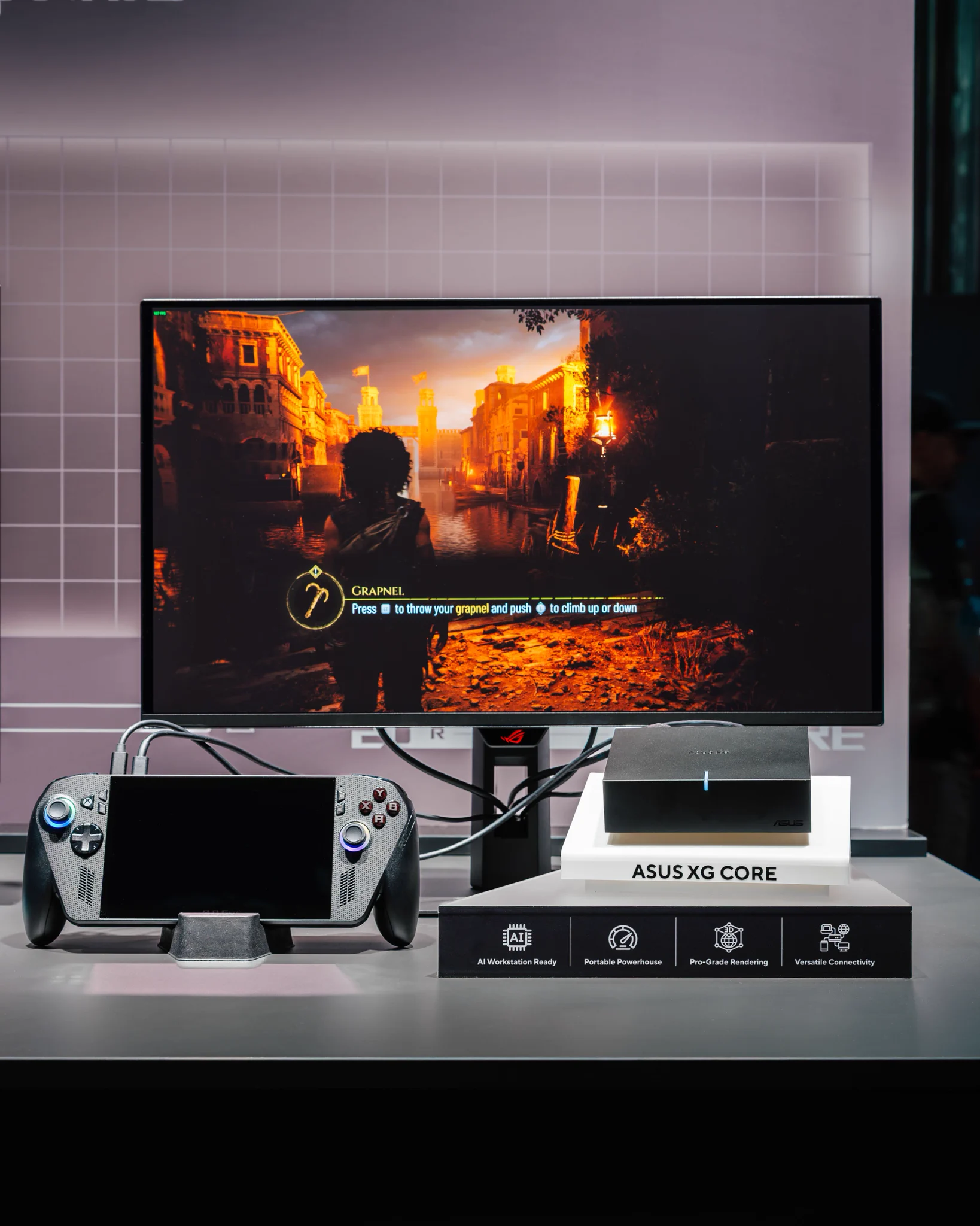 ASUS XG Core kết nối với thiết bị chơi game cầm tay và màn hình ngoài