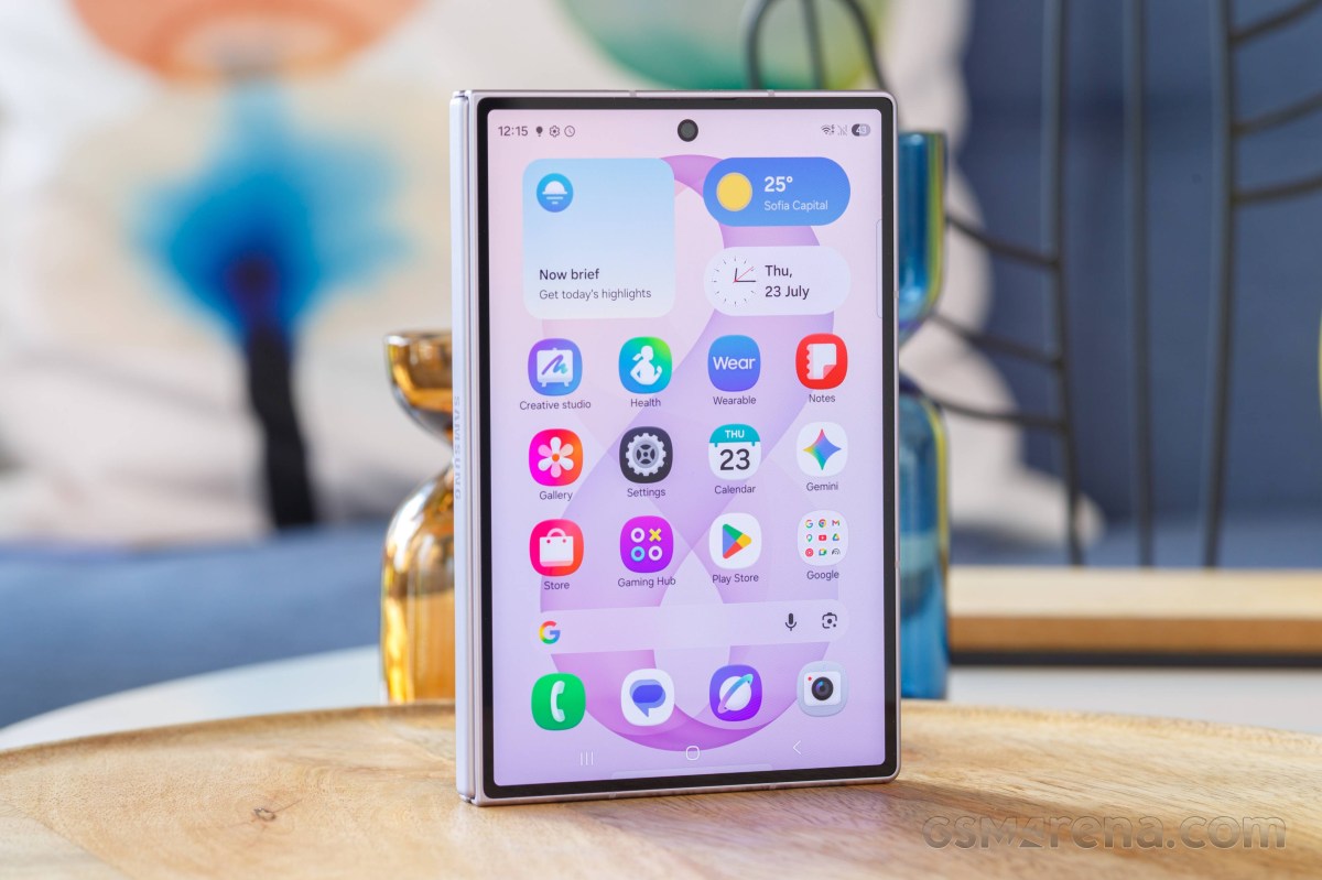 Cận cảnh thiết kế và màn hình Galaxy Z Fold8