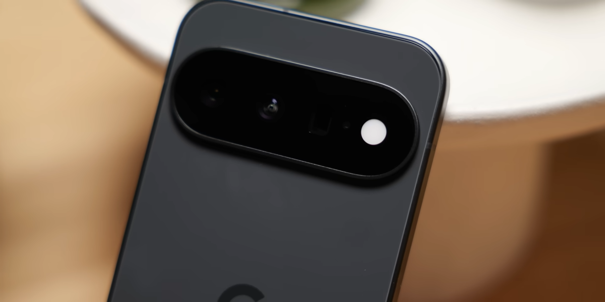 Tổng thể thiết kế cầm gọn trong lòng bàn tay của Google Pixel 11