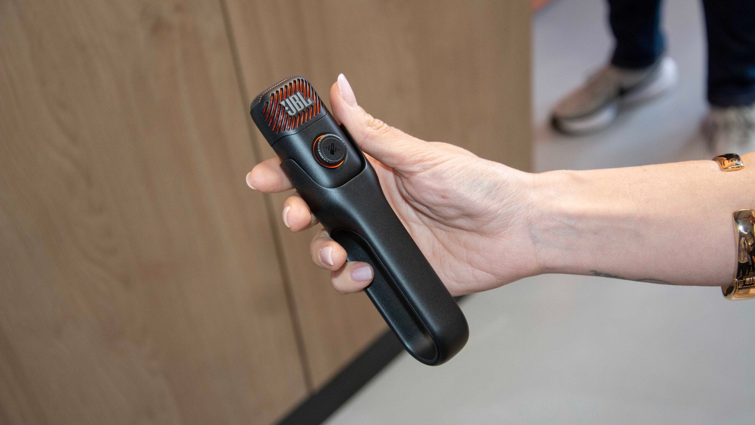 Trên tay thực tế JBL EasySing Mic Mini tại sự kiện Club JBL Amsterdam
