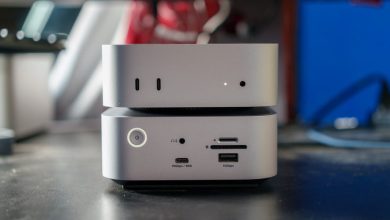 Satechi Thunderbolt 5 CubeDock đặt cạnh Mac mini