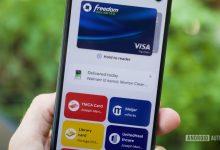 Ứng dụng Google Wallet hiển thị các loại thẻ trên màn hình điện thoại