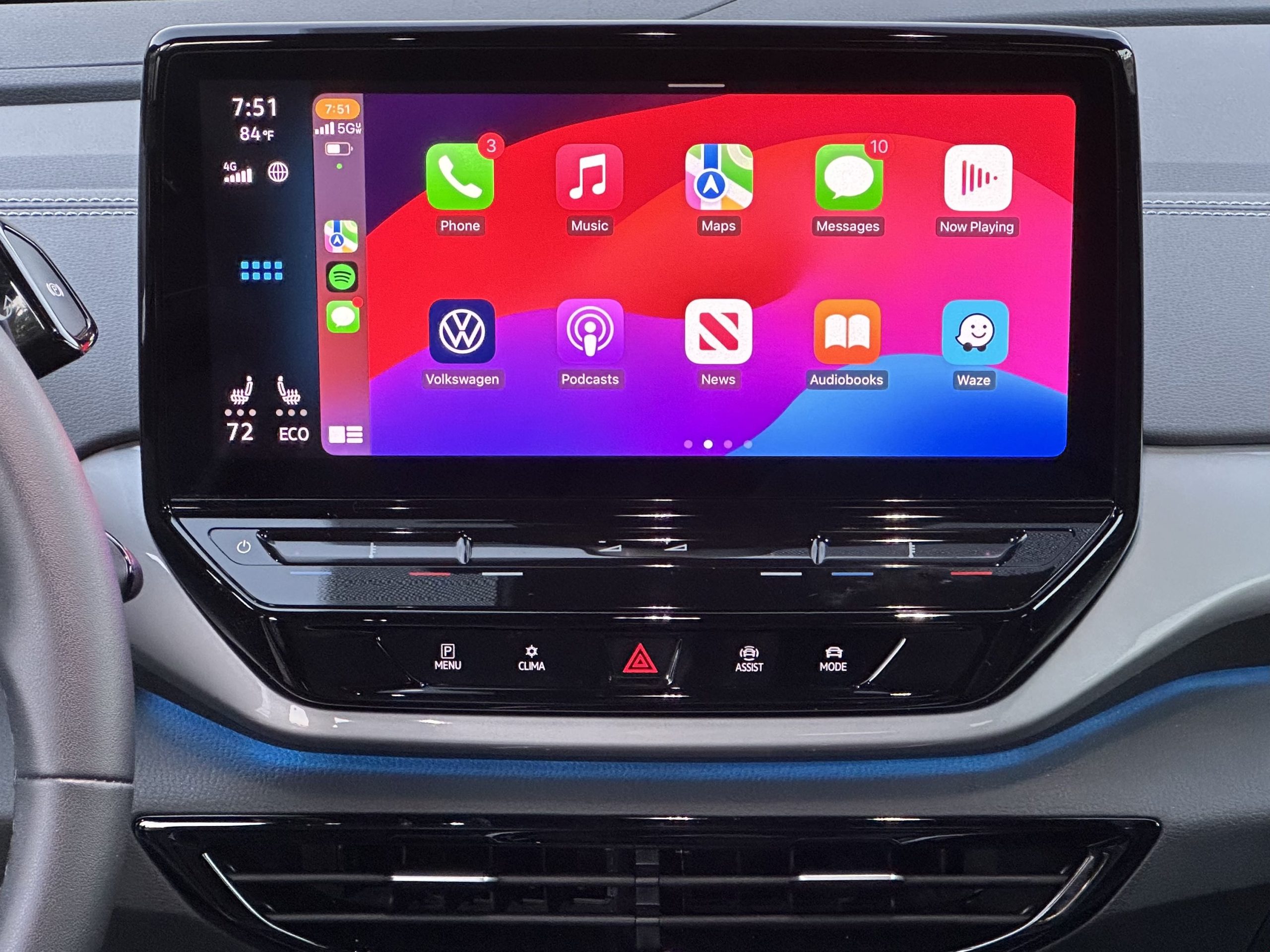 Màn hình xe hơi chạy Apple CarPlay kết nối không dây