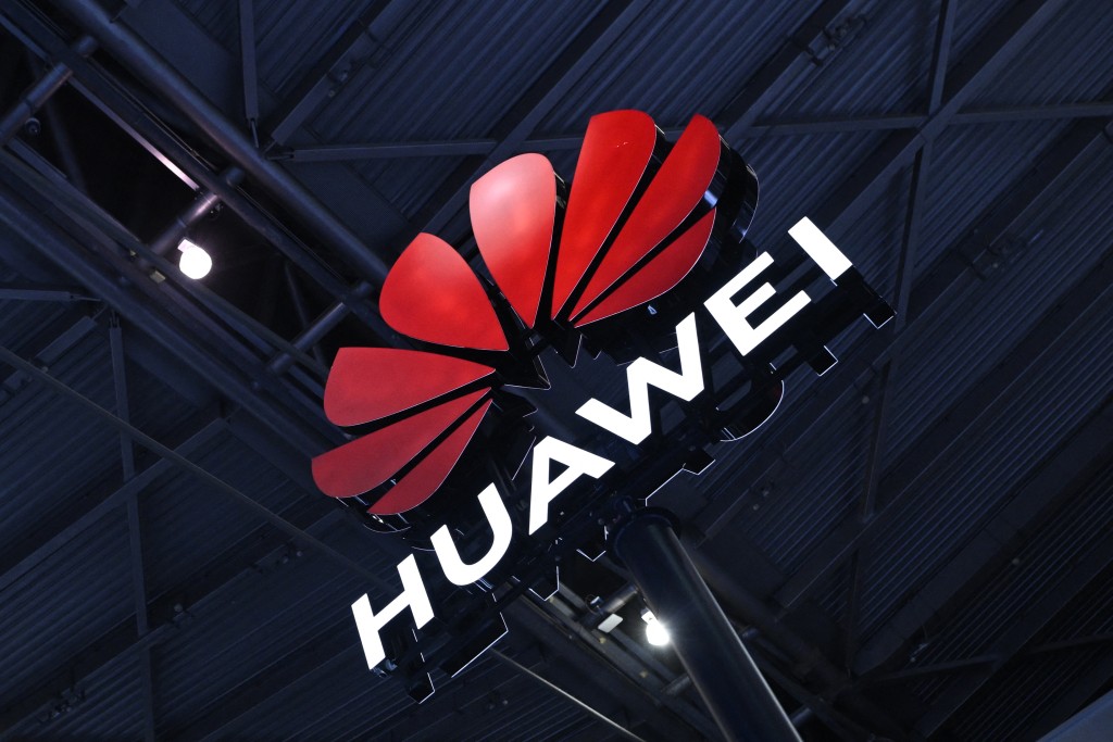 Logo Huawei tại hội nghị công nghệ