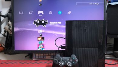 Máy chơi game PlayStation 3 và tay cầm điều khiển