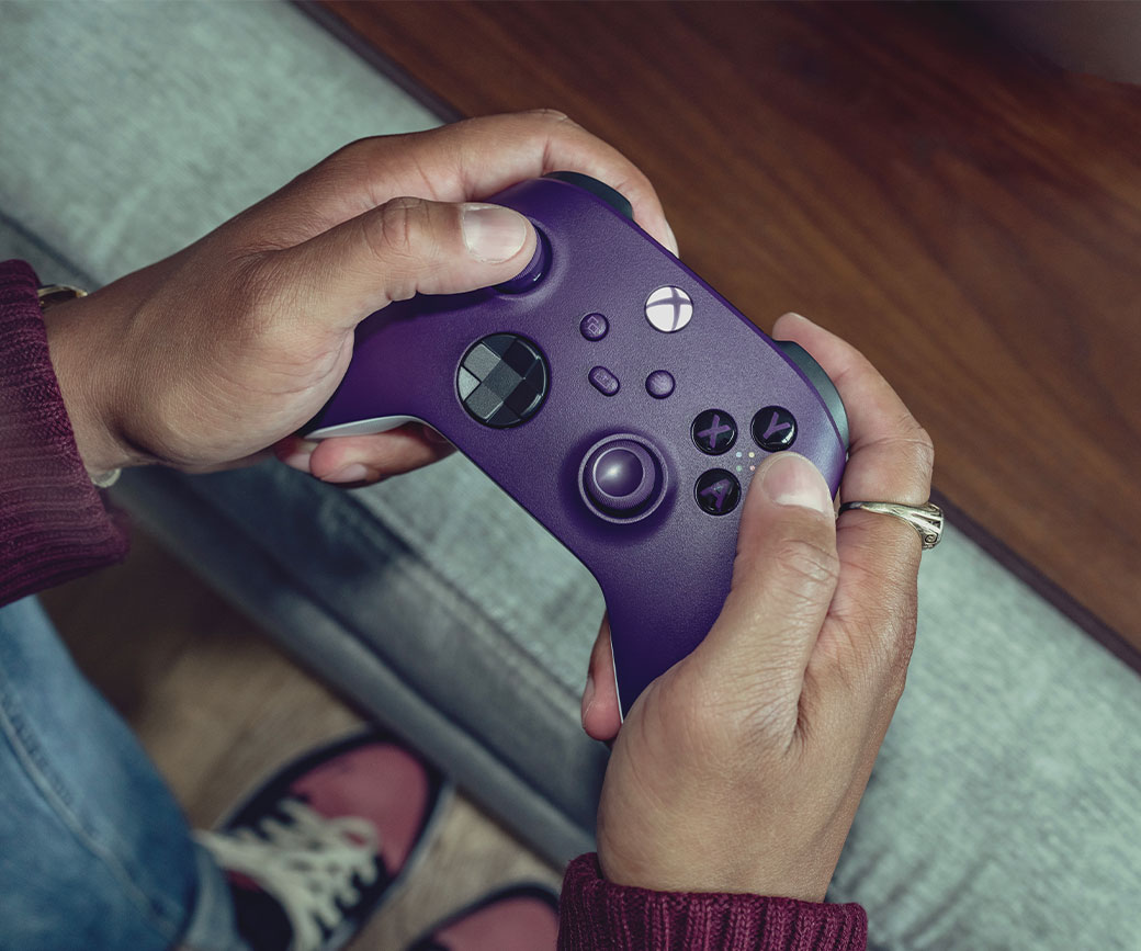Mặt trước Xbox Wireless Controller trên nền sáng