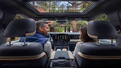 Khoang lái kỹ thuật số với màn hình trung tâm thế hệ mới của General Motors