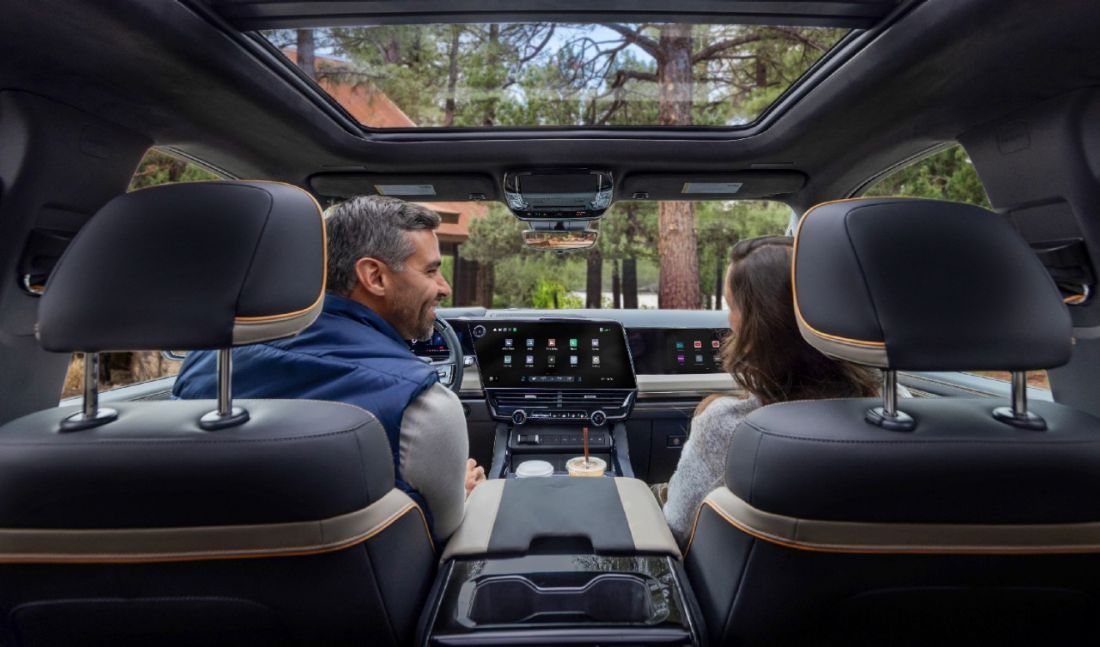 Khoang lái kỹ thuật số với màn hình trung tâm thế hệ mới của General Motors