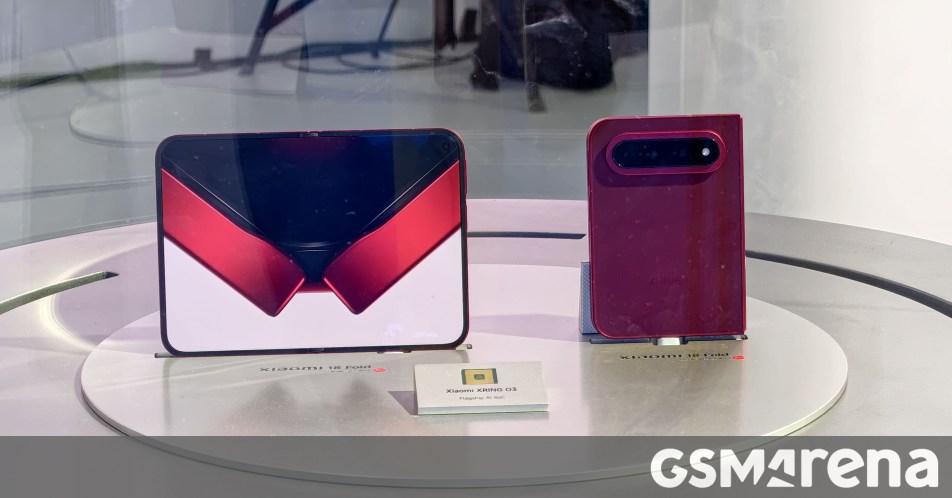 Xiaomi 18 Fold trưng bày tại IFA 2026