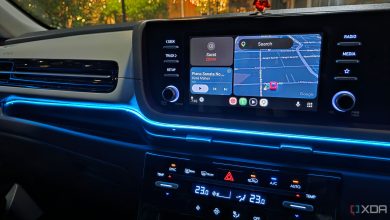 Màn hình Android Auto trên ô tô hiển thị các biểu tượng ứng dụng và lối tắt