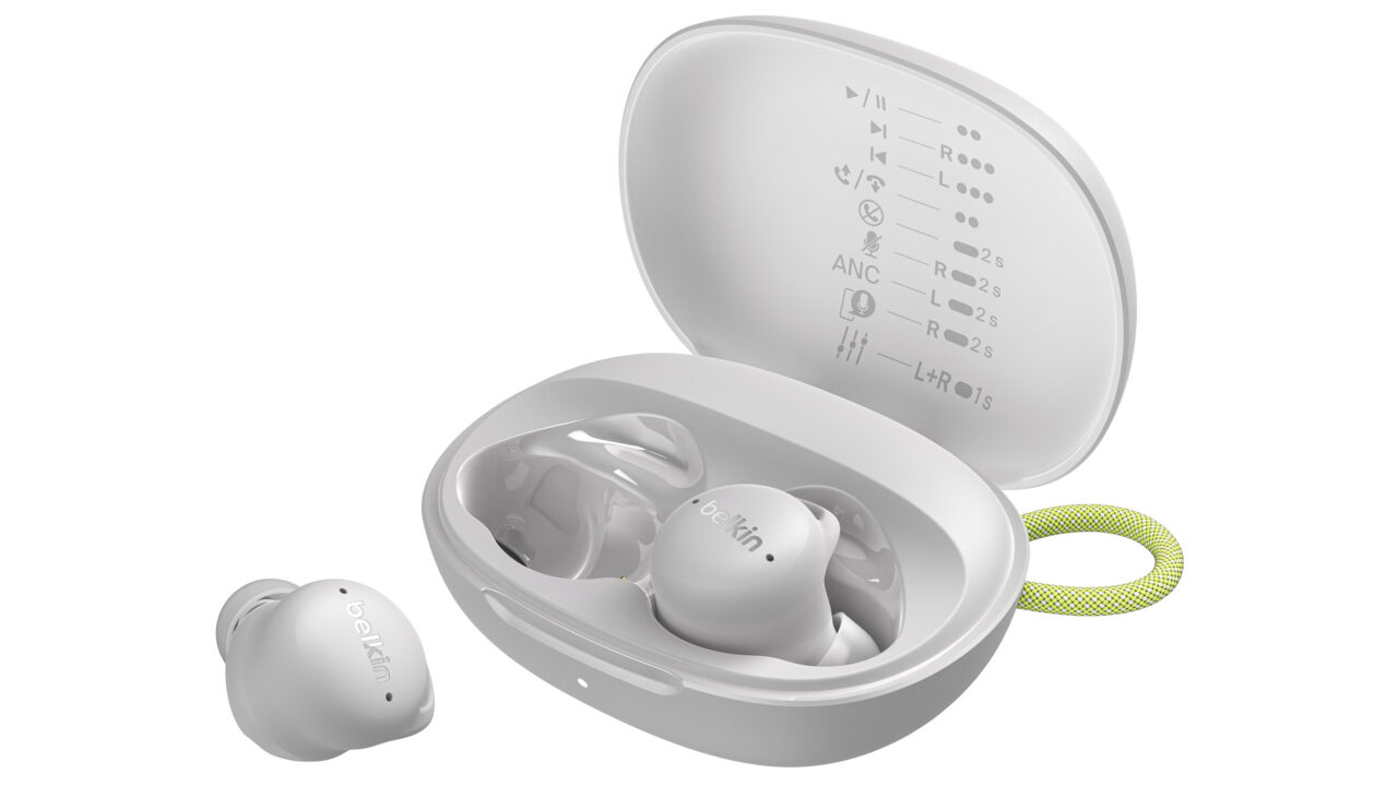 Thiết kế vây tai silicone và chân tiếp xúc sạc nam châm trên Belkin SoundForm Isolate Buds