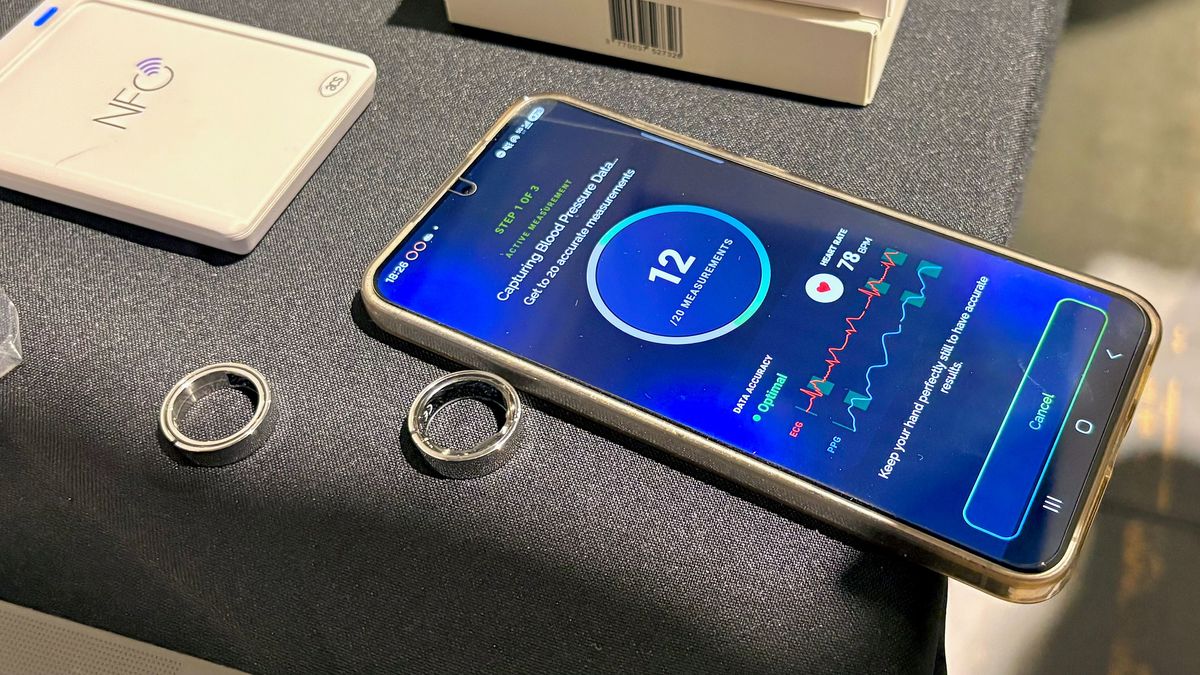 Demo tính năng chạm thanh toán không tiếp xúc qua chip NFC trên nhẫn Circular Ring 3