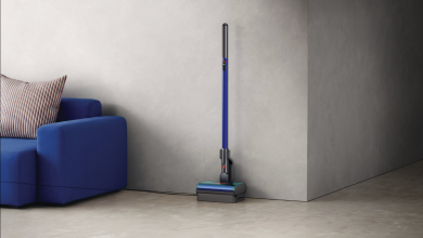 Dyson W1 PencilWash trên sàn nhà