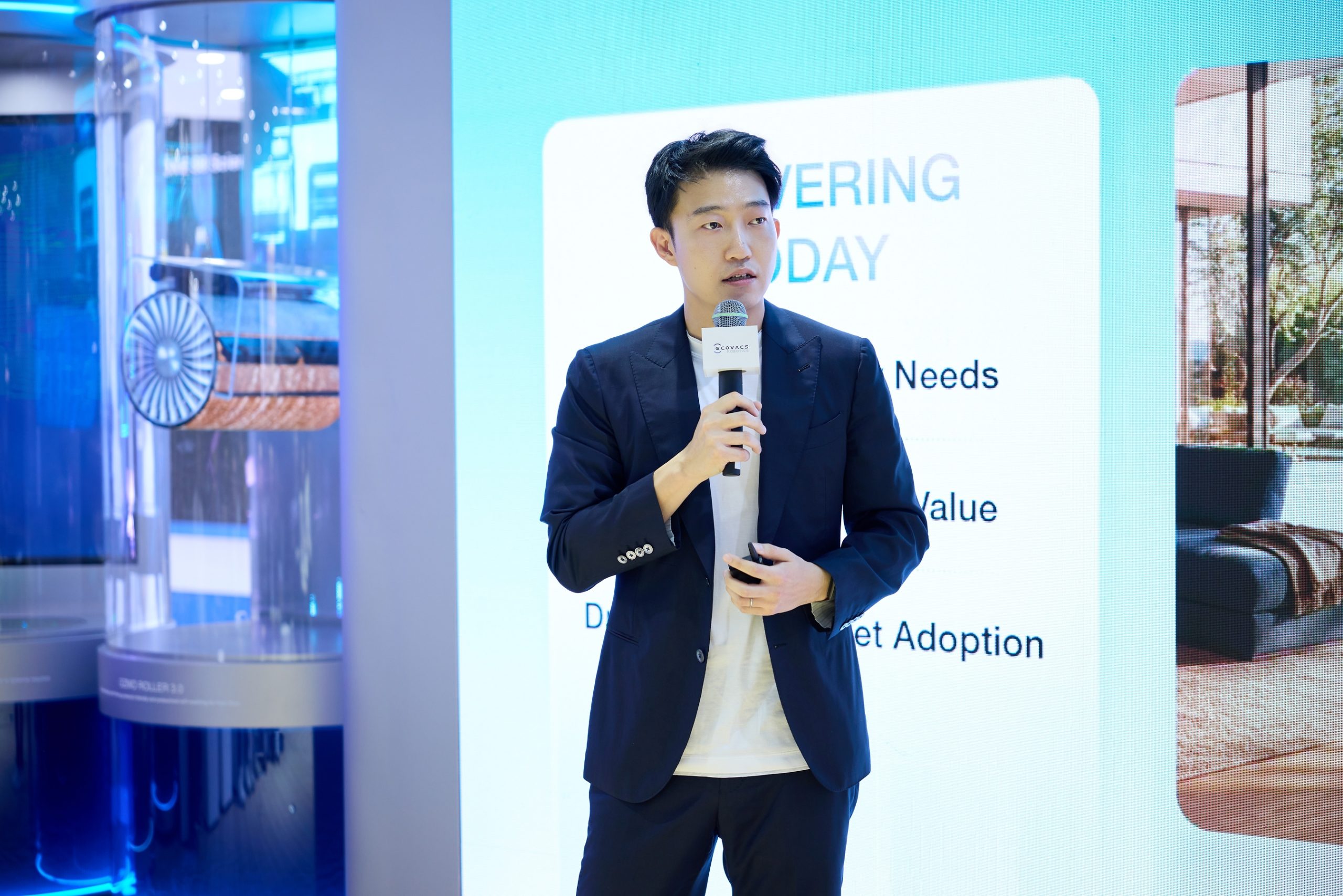 Khu vực trải nghiệm giải pháp làm sạch thông minh ngoài trời của Ecovacs tại IFA 2026