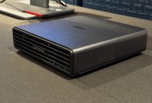 Mặt trước máy tính để bàn mini Lenovo ThinkCentre X Ultra