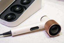 Máy sấy tóc cao cấp LG AirDew với thiết kế công thái học và phụ kiện đầu sấy nam châm