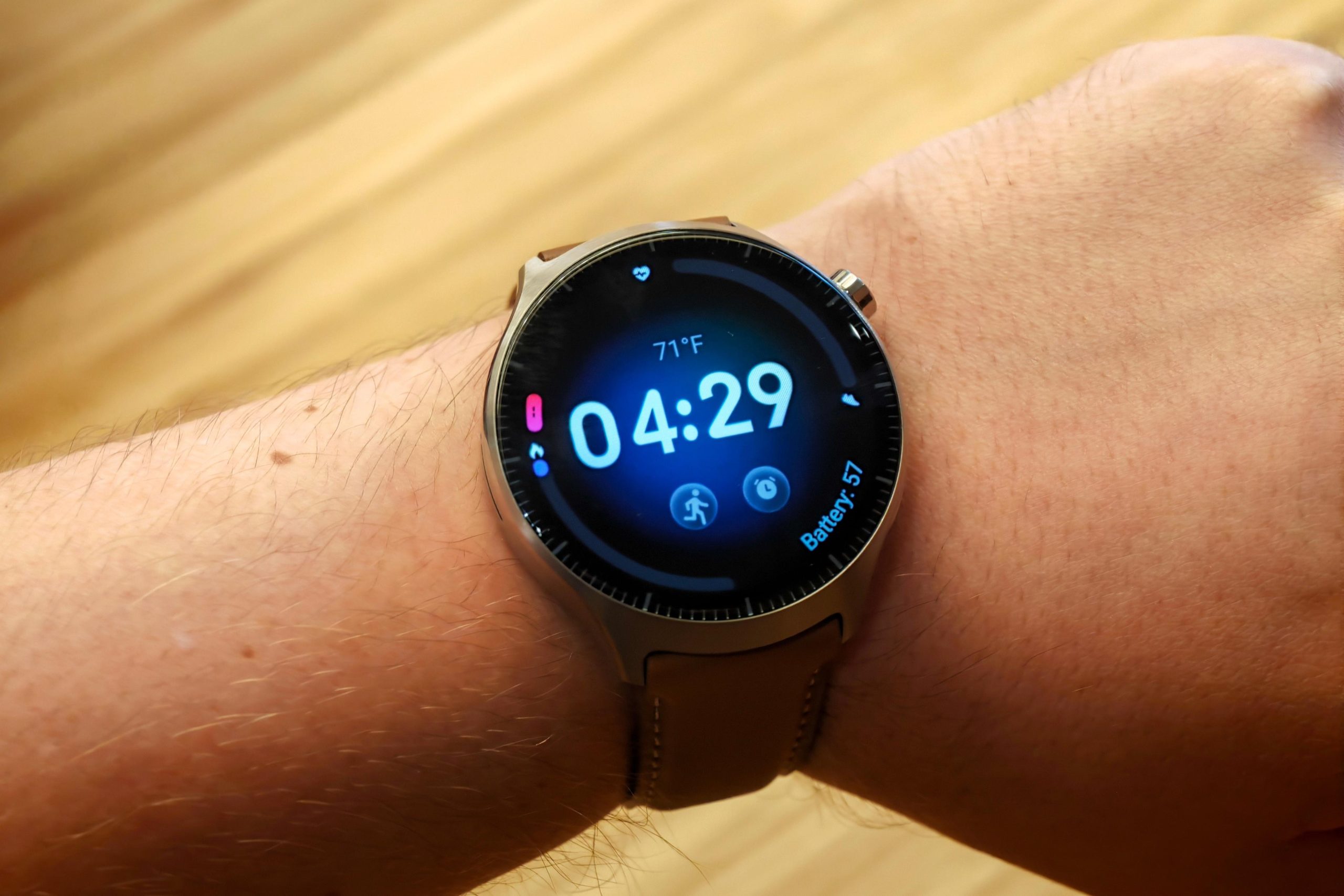 Trải nghiệm thực tế Motorola Watch Ultra với hệ điều hành Wear OS