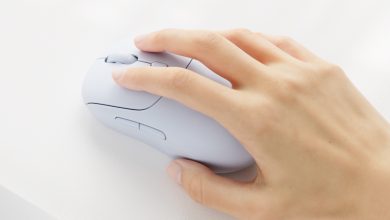 Cầm trên tay chuột không dây Rapoo M360 Smart màu trắng