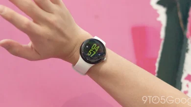 Pixel Watch 5 đang được đeo trên cổ tay