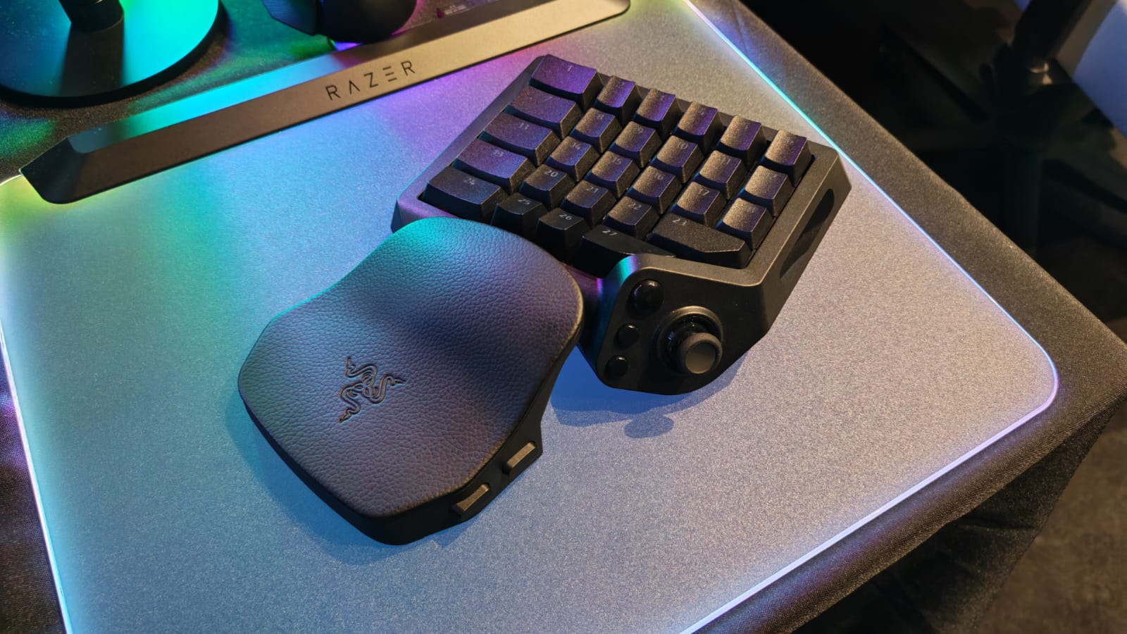 Razer Tartarus V2 Pro gaming keypad nhìn trực diện