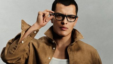 Kính thông minh Ray-Ban Meta đặt trên bàn