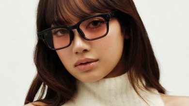 Lisa BLACKPINK đeo kính thông minh Meta Adventurer Lisa Edition gọng vuông