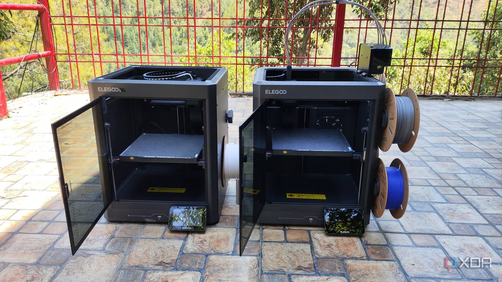 Máy in 3D với hệ thống cấp phôi đa màu tự động