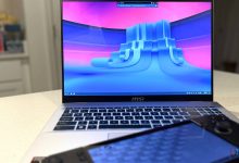 Giao diện môi trường máy tính KDE Plasma trên máy tính xách tay và thiết bị cầm tay