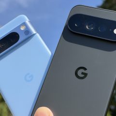 Hai điện thoại Pixel 11 Pro XL và Pixel 8 Pro đặt cạnh nhau