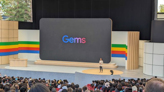 Chữ Gems trên màn hình sự kiện Google