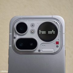 Mặt lưng Nothing Phone 4a Pro và ma trận Glyph Matrix