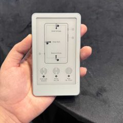 Boox Picco trên tay với màn hình hướng dẫn thao tác
