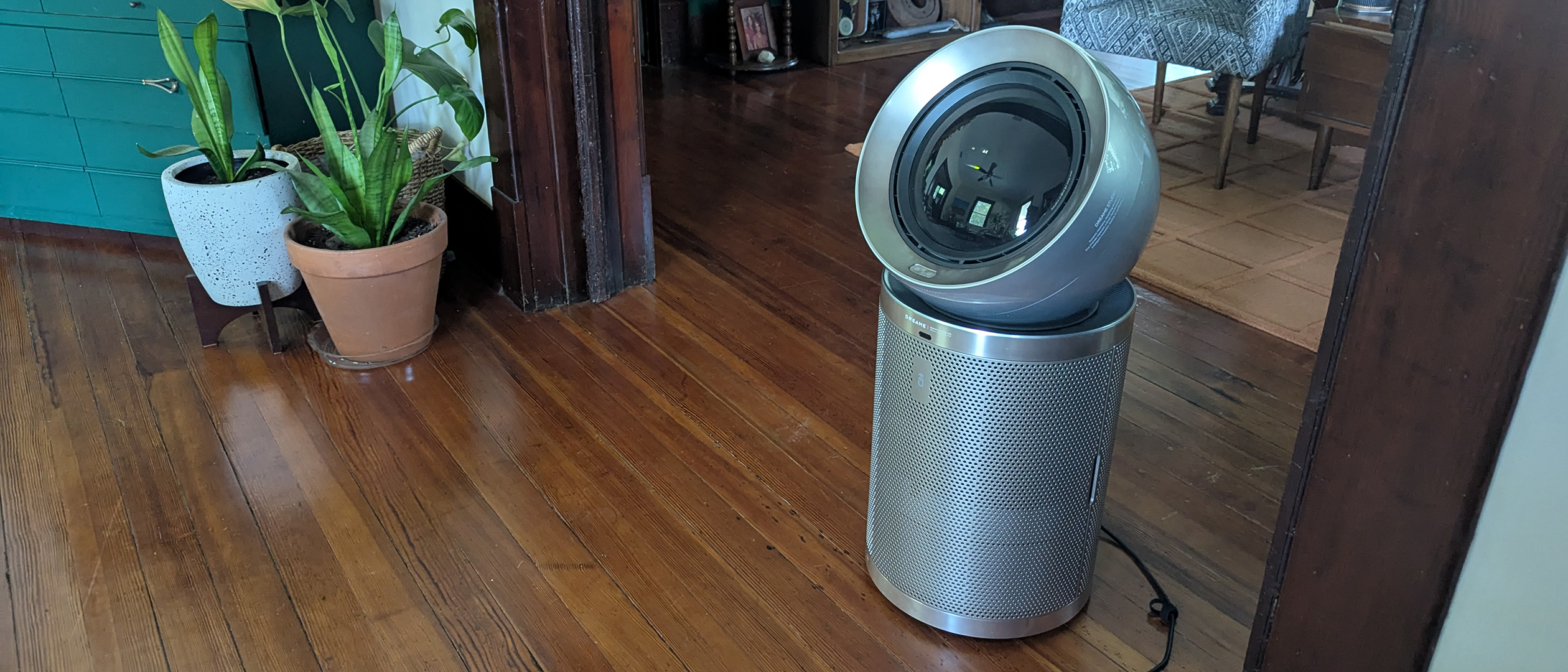 Máy lọc không khí Dreame AirPursue PM20 đặt trong phòng khách