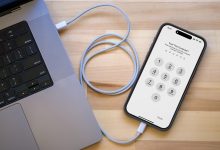 iPhone và thao tác sao lưu trước khi cập nhật. (Ảnh: CNET)