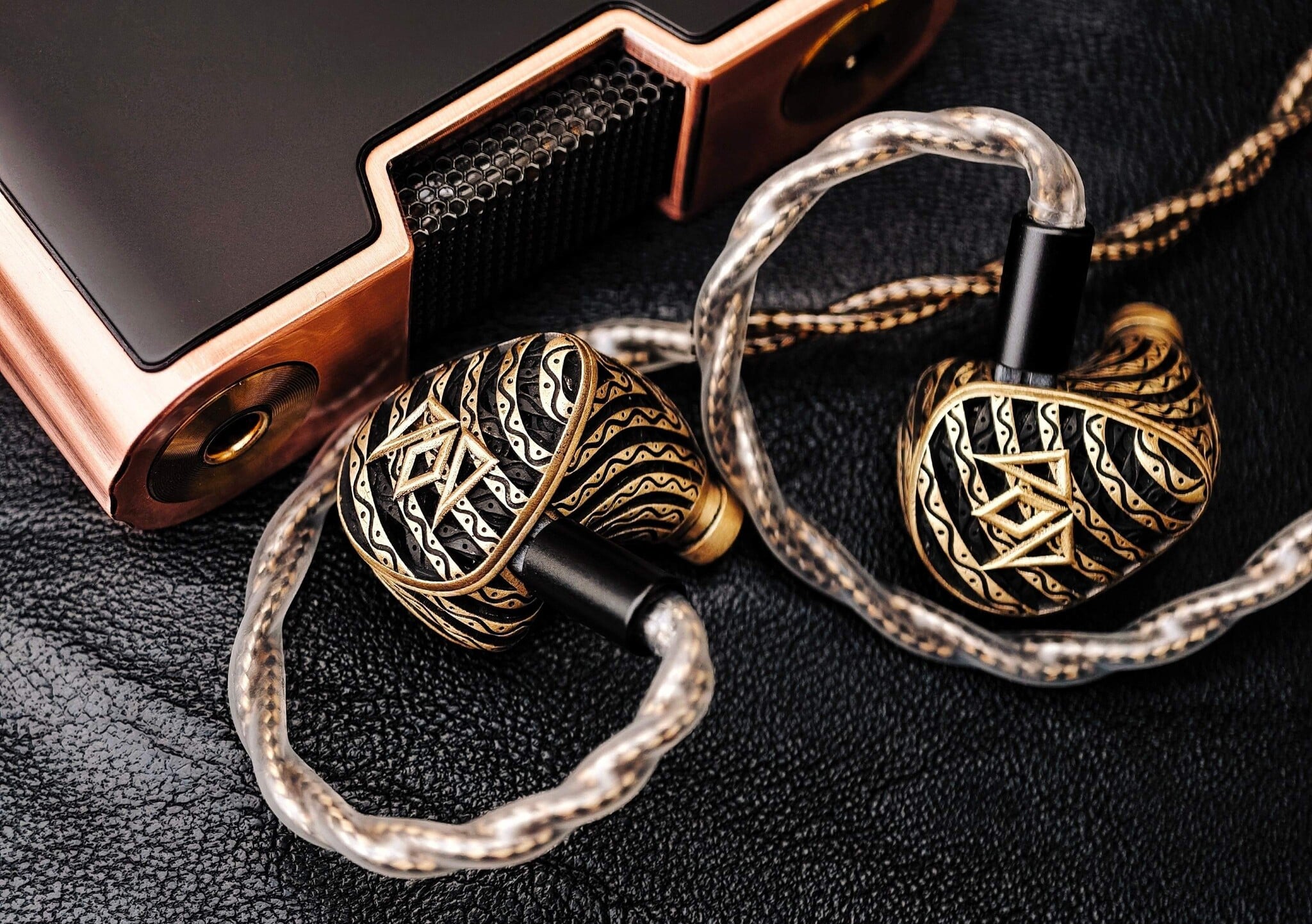 Tai nghe in-ear Noble Audio Blade vỏ đồng thau đúc