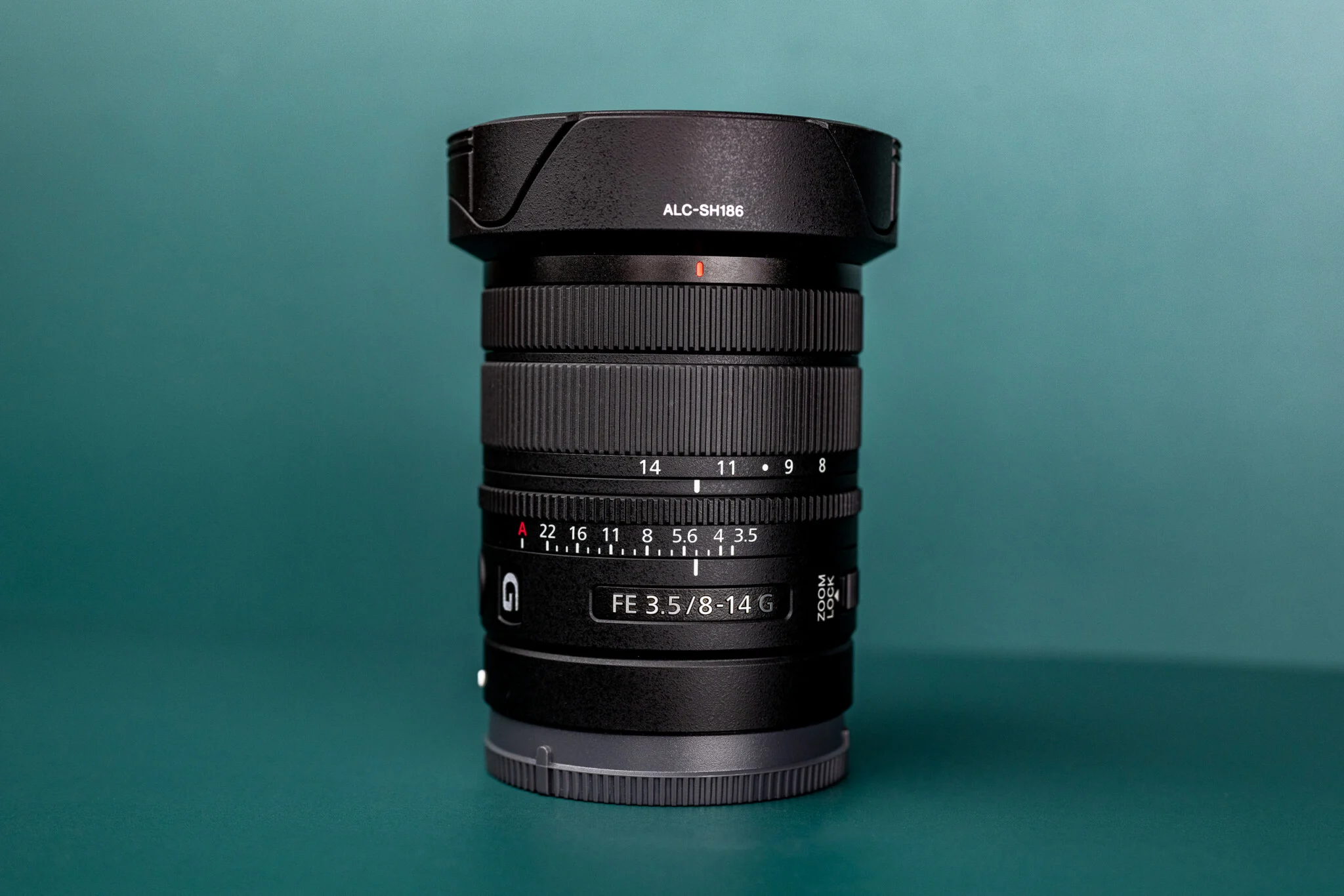 Trên tay ống kính mắt cá Sony FE 8-14mm F3.5 G