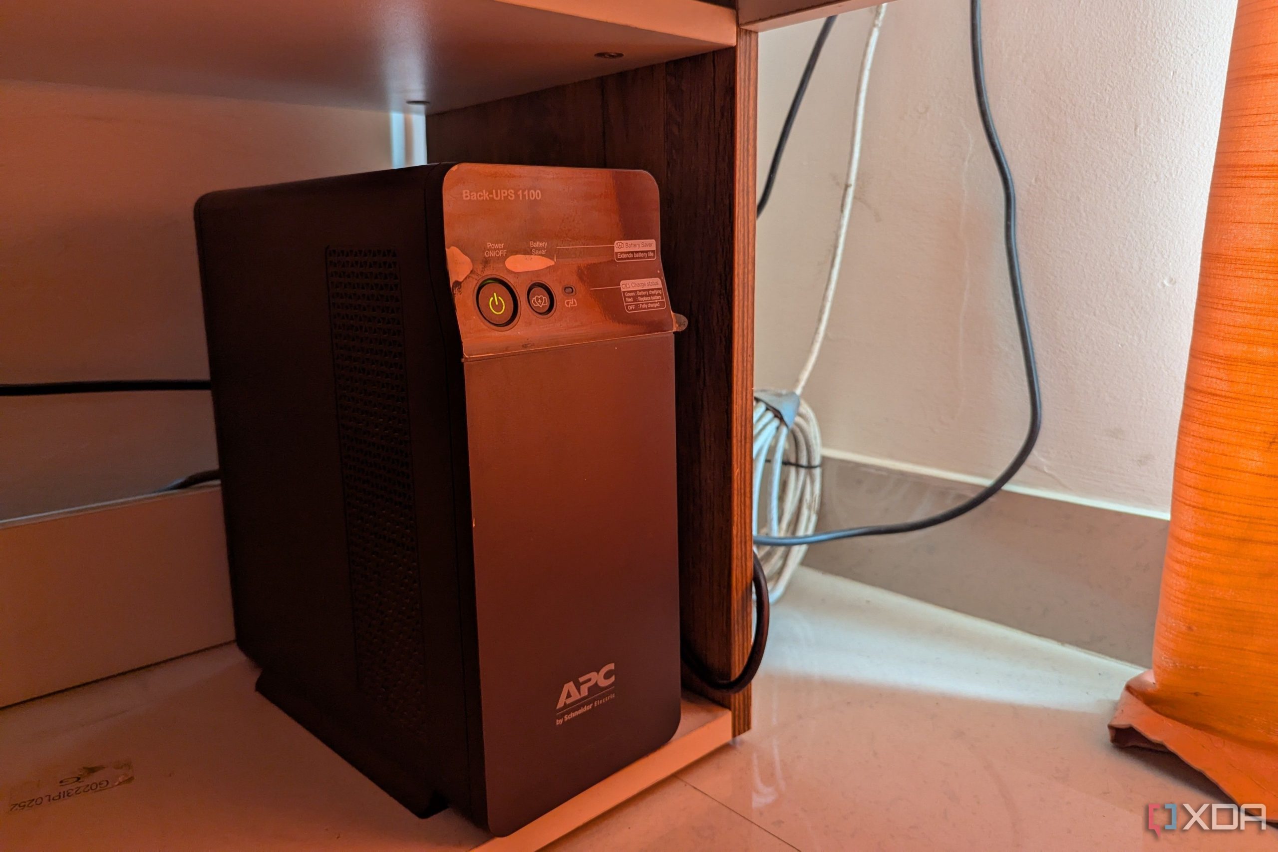 Bộ lưu điện UPS màu đen chuyên dụng cho server