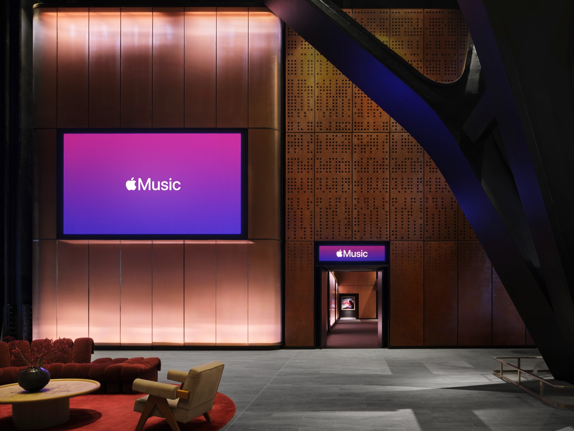 Khu vực sảnh và ghế chờ của Apple Music Hall.