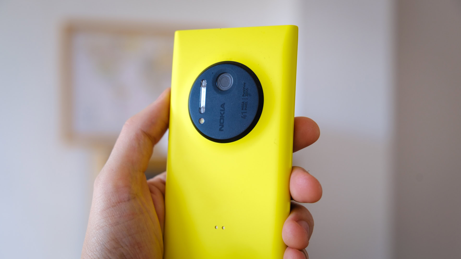 Mặt lưng và cụm camera Nokia Lumia 1020