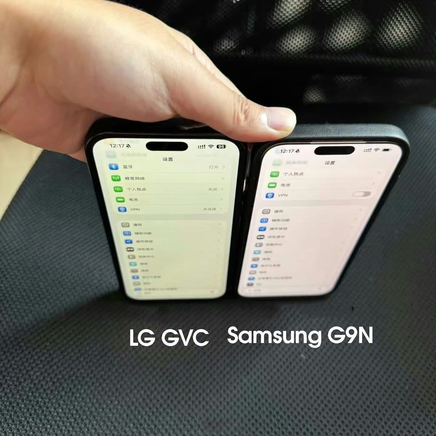 Hai iPhone 18 Pro đặt cạnh nhau với nhãn LG GVC và Samsung G9N
