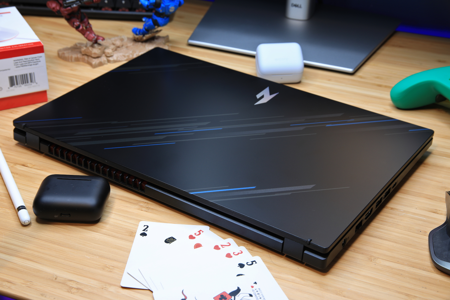Thiết kế mặt trước và màn hình Acer Nitro V 15