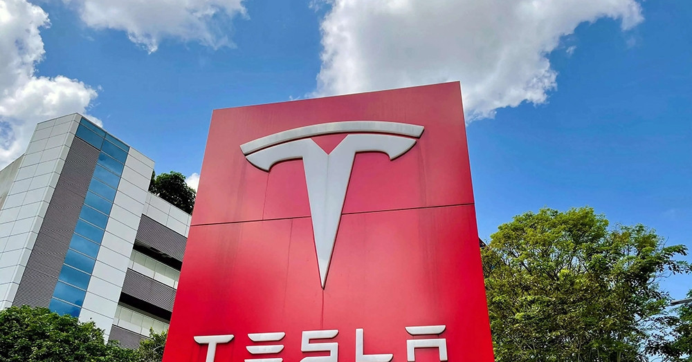 Showroom và xe điện Tesla