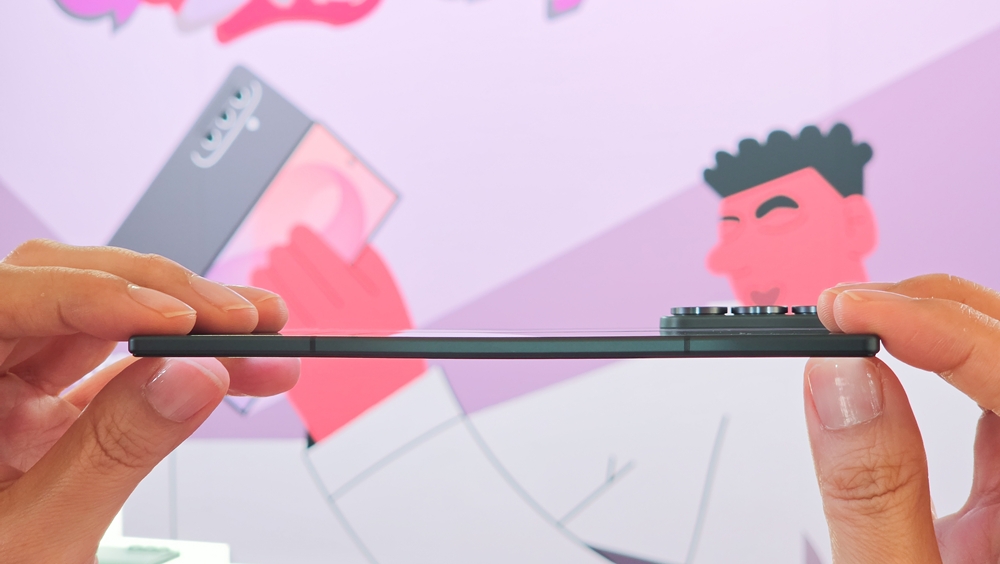 Cận cảnh màn hình 8 inch của Galaxy Z Fold8 Ultra