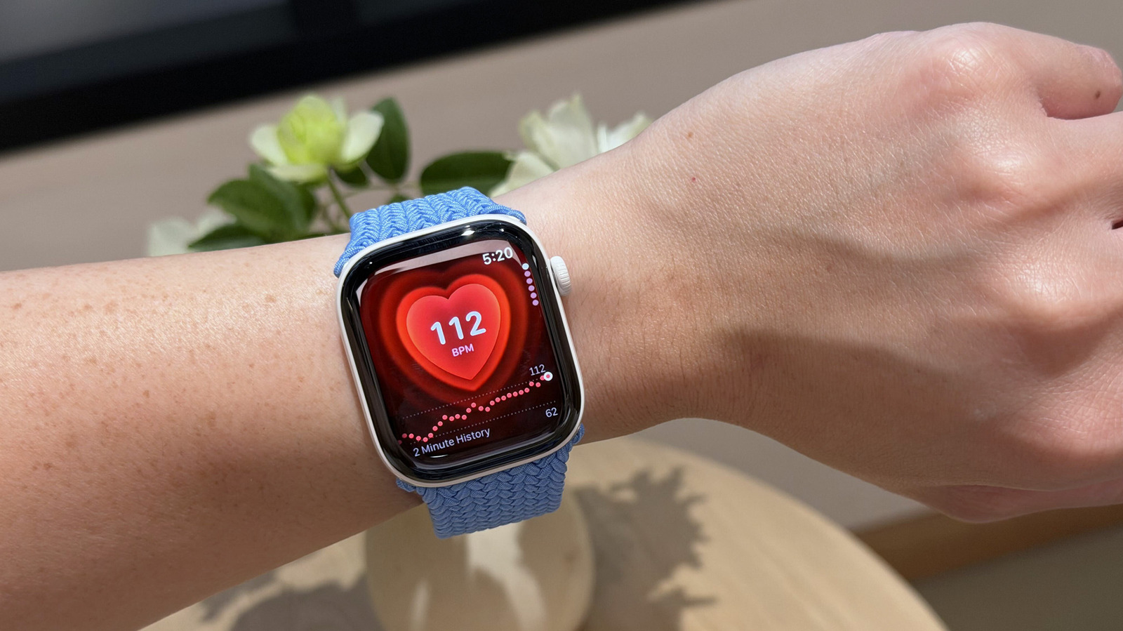 Cận cảnh thực tế mặt trước Apple Watch Series 12