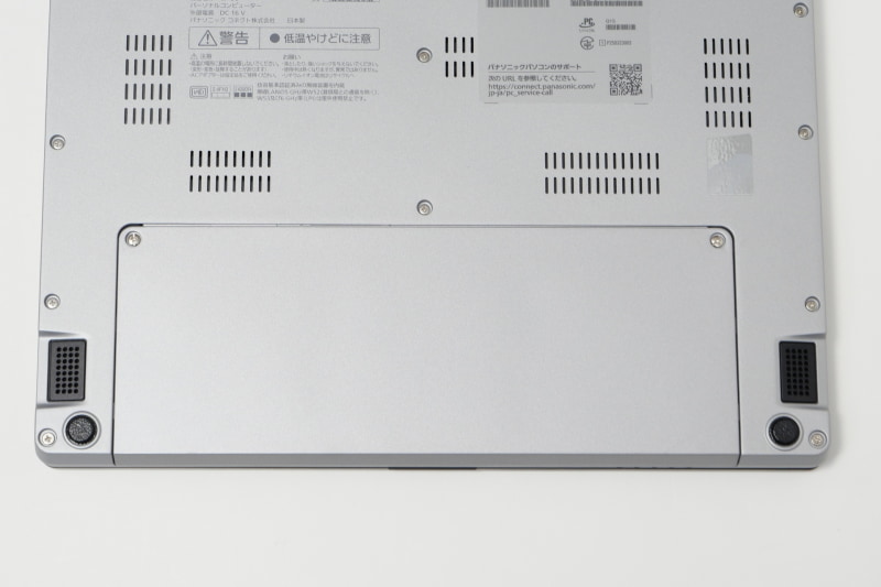 Cụm pin tháo rời 56Wh gắn bằng ốc vít dưới đáy Panasonic Let's Note SC7