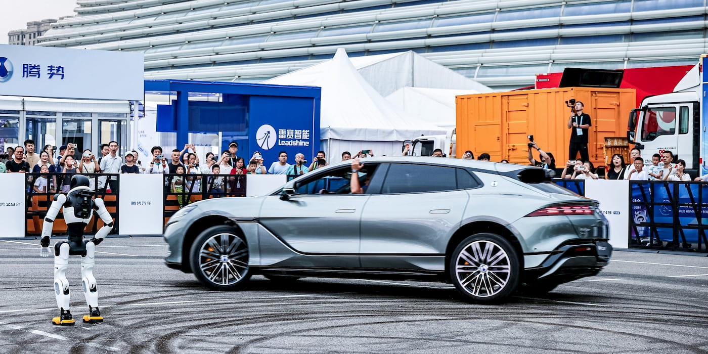 Xe điện Denza Z9 GT trình diễn tại sự kiện