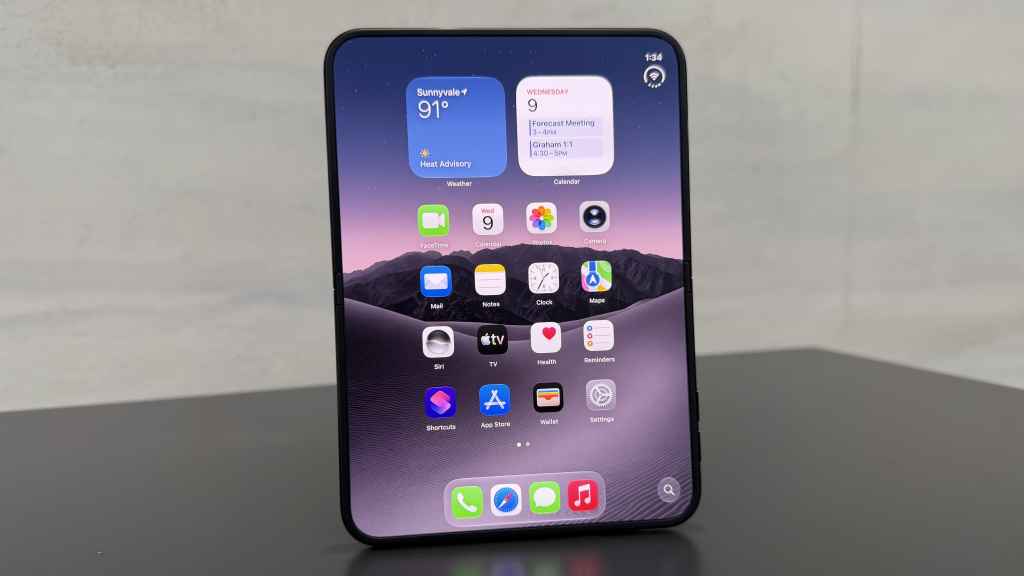 Màn hình trong iPhone Duo hiển thị giao diện chính