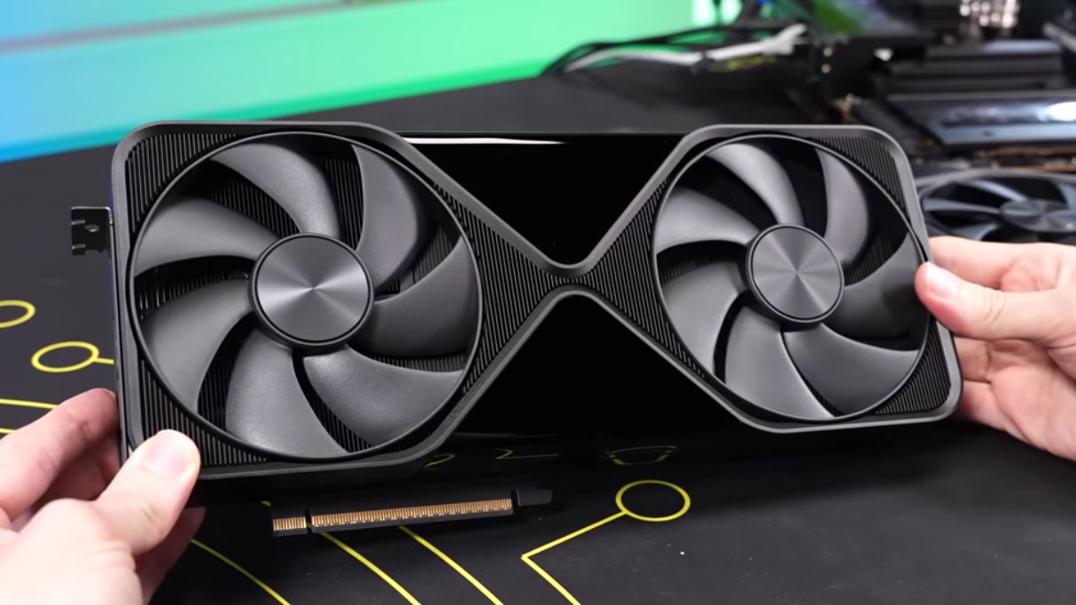 Chuyên gia der8auer cầm trên tay card đồ họa NVIDIA RTX PRO 6000 tại xưởng máy tính thử nghiệm
