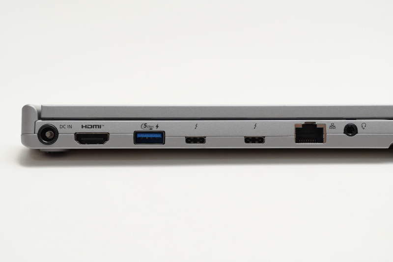 Hệ thống cổng kết nối phong phú ở cạnh trái Panasonic Let's Note SC7